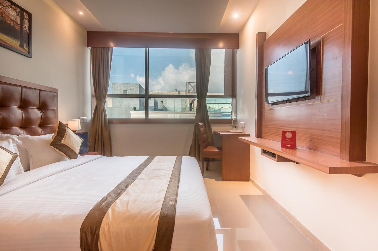 Oyo 9328 Empire Suite Navi Mumbai Extérieur photo