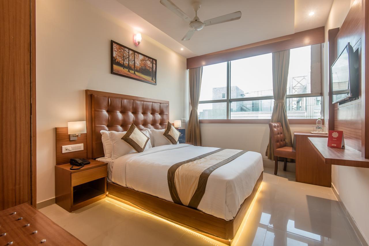 Oyo 9328 Empire Suite Navi Mumbai Extérieur photo
